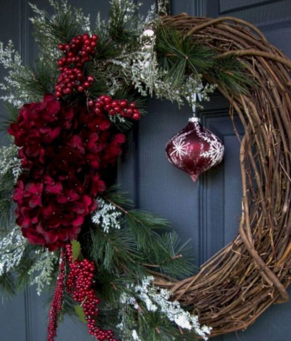 Classic Christmas wreath 